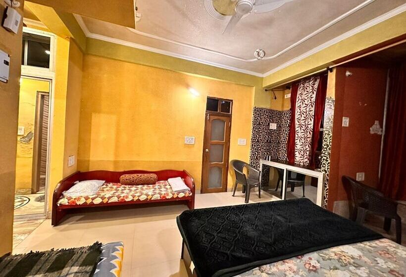 Отель Radha Residency