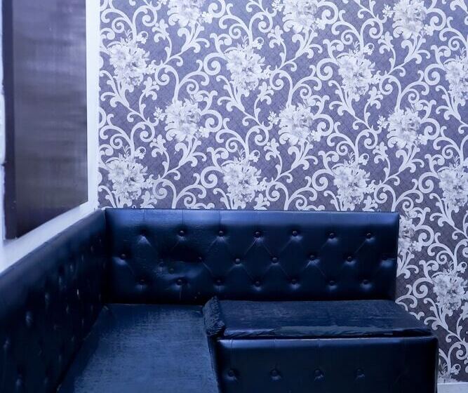 호텔 Roomshala 005 Tom & Jerry