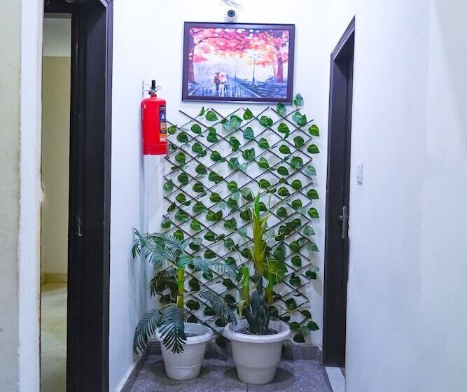 호텔 Roomshala 005 Tom & Jerry