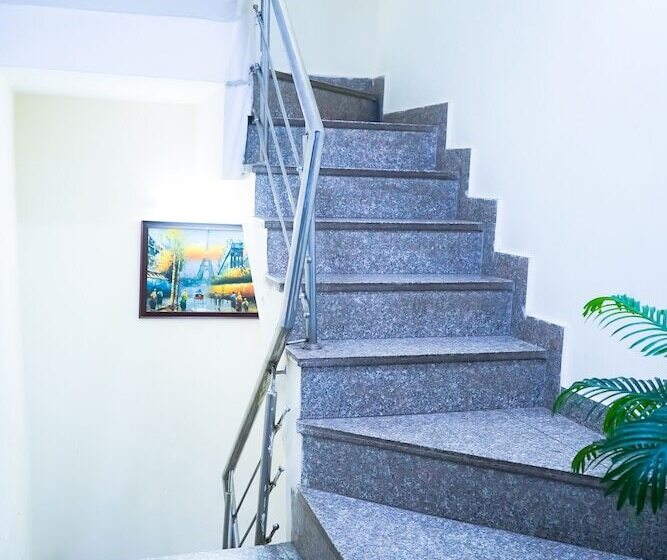 호텔 Roomshala 005 Tom & Jerry