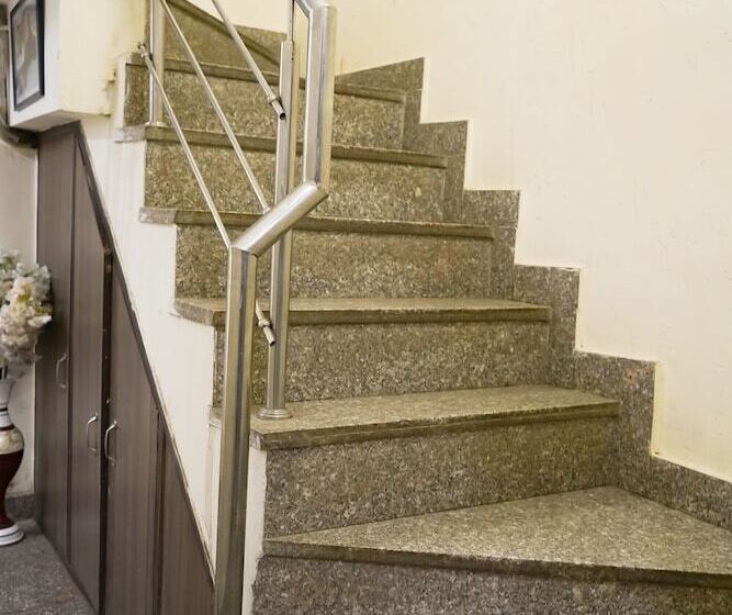 호텔 Roomshala 005 Tom & Jerry