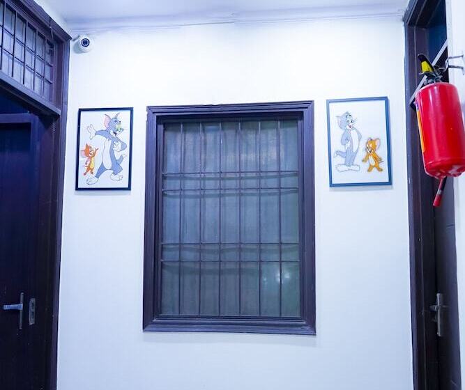 호텔 Roomshala 005 Tom & Jerry