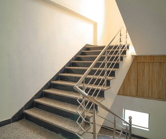 酒店 Roomshala 031 Silver Crown Sector 23