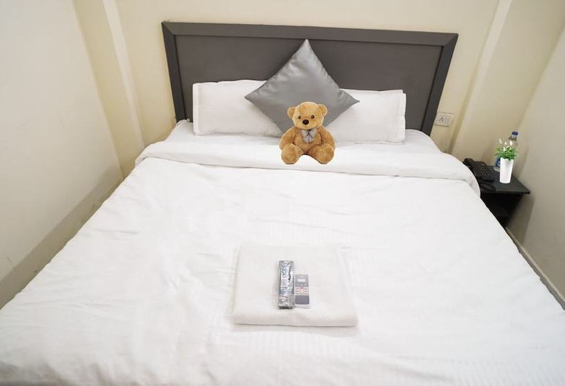 ホテル Roomshala 034 Grihum Noida Sector 63