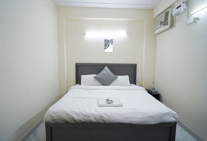 ホテル Roomshala 034 Grihum Noida Sector 63