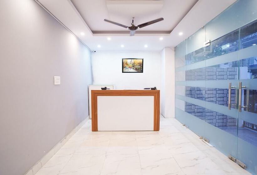 ホテル Roomshala 034 Grihum Noida Sector 63