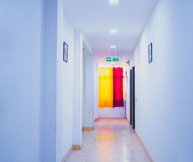 酒店 Roomshala 051 Ashok Palace