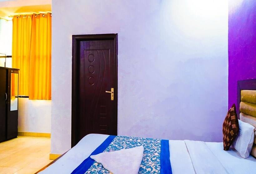 酒店 Roomshala 051 Ashok Palace