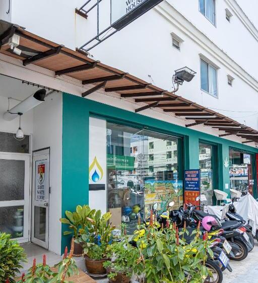 فندق Santi White House Patong