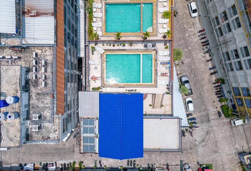 فندق Santi White House Patong