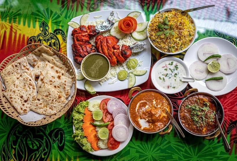 فندق Santi White House Patong