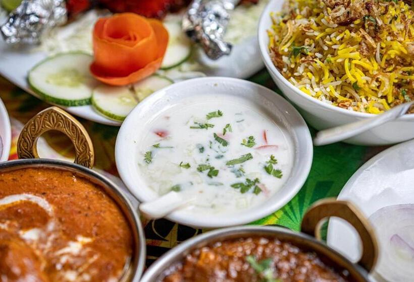 فندق Santi White House Patong