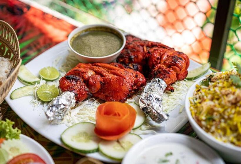 فندق Santi White House Patong