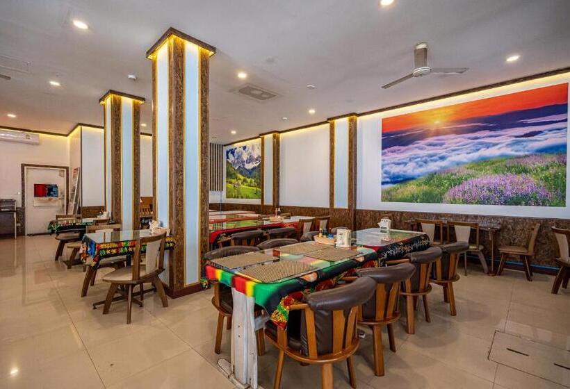 فندق Santi White House Patong