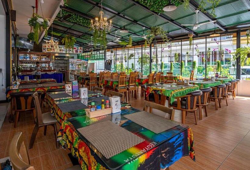 فندق Santi White House Patong