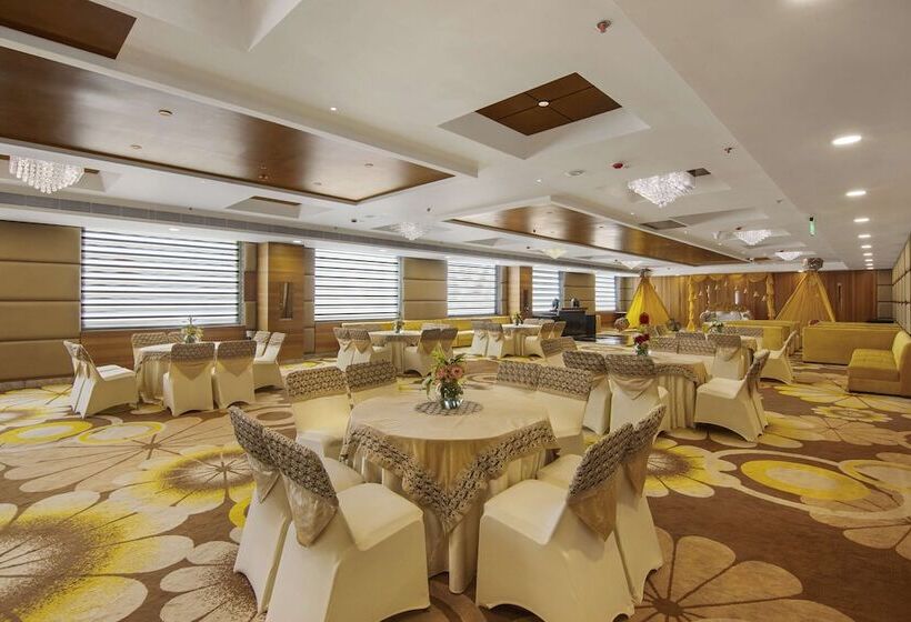 فندق Sarovar Portico Sonipat