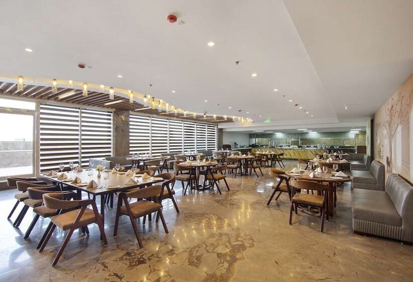 فندق Sarovar Portico Sonipat