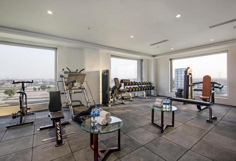 فندق Sarovar Portico Sonipat