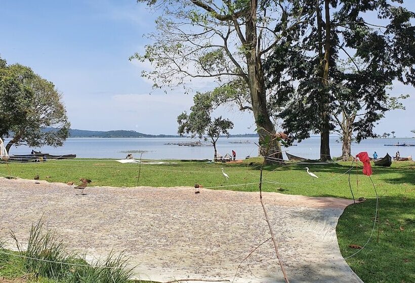 هتل Ssese Leisure Beach