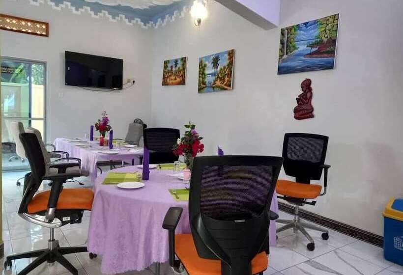 هتل Ssese Leisure Beach