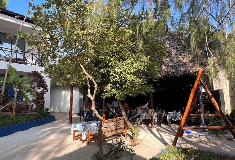 فندق Nungwi Beach Front