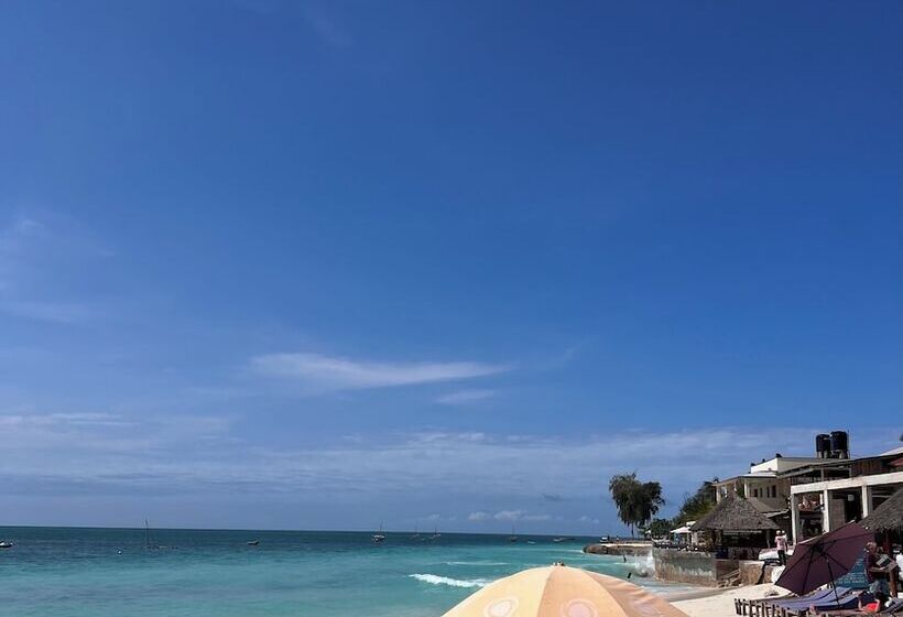 فندق Nungwi Beach Front