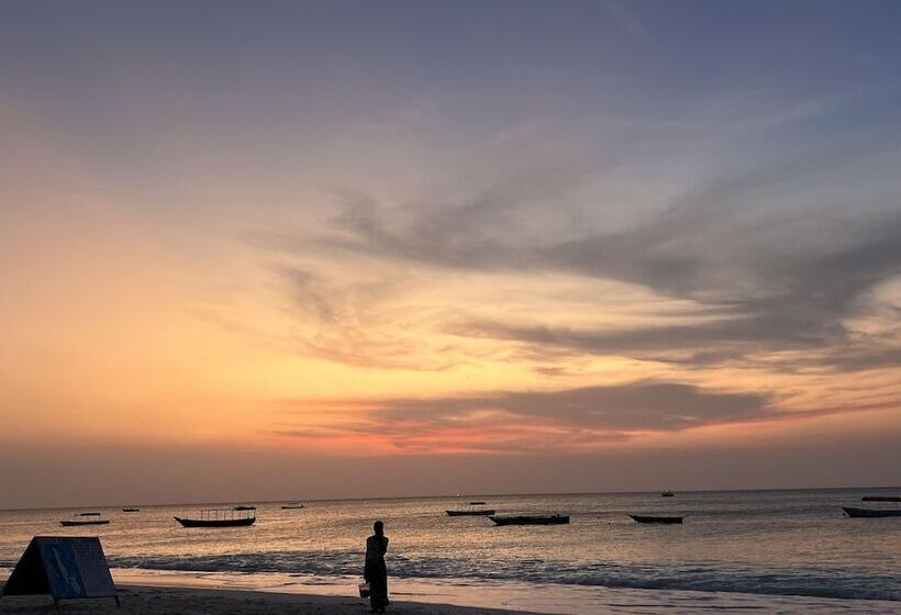 فندق Nungwi Beach Front