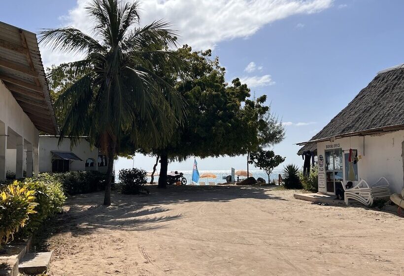 فندق Nungwi Beach Front