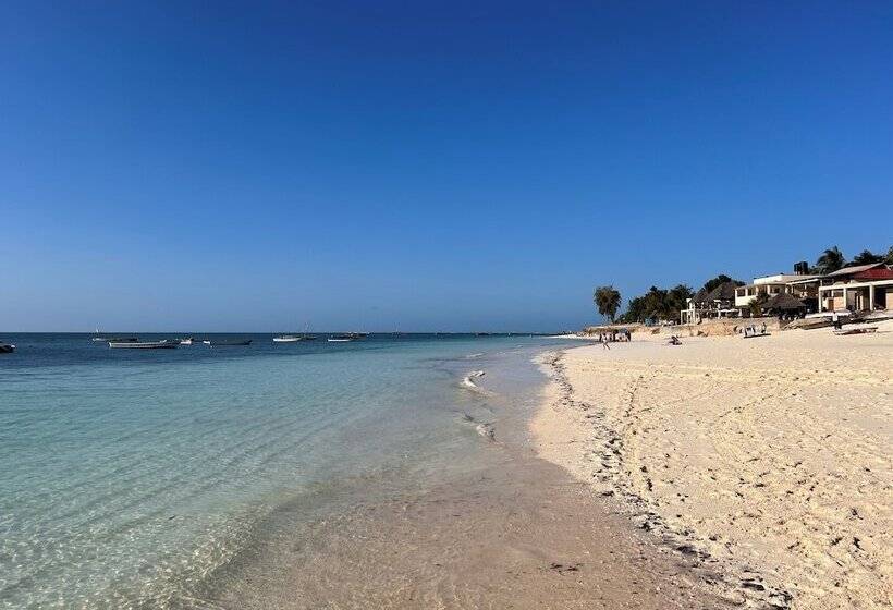 فندق Nungwi Beach Front