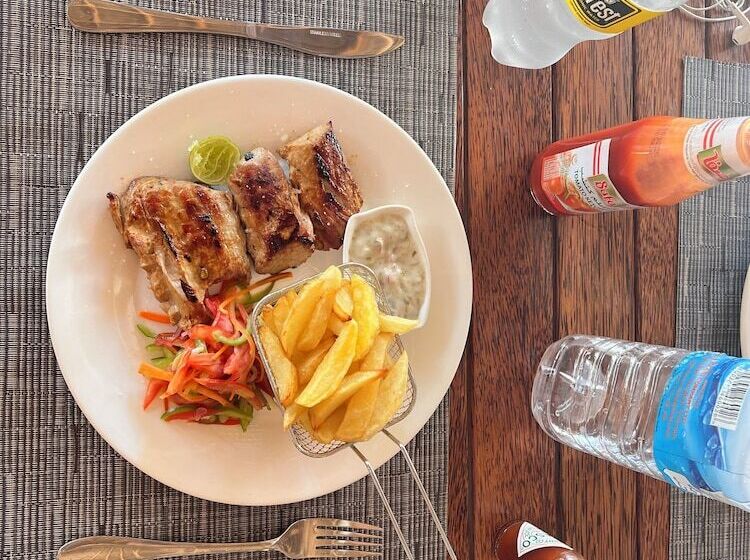 فندق Nungwi Beach Front