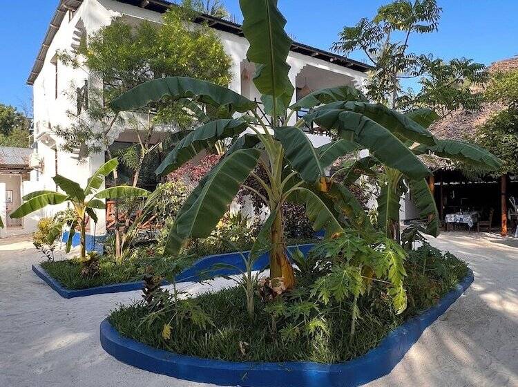 فندق Nungwi Beach Front