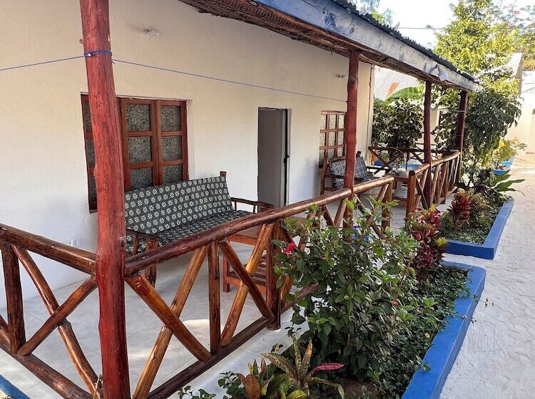 فندق Nungwi Beach Front