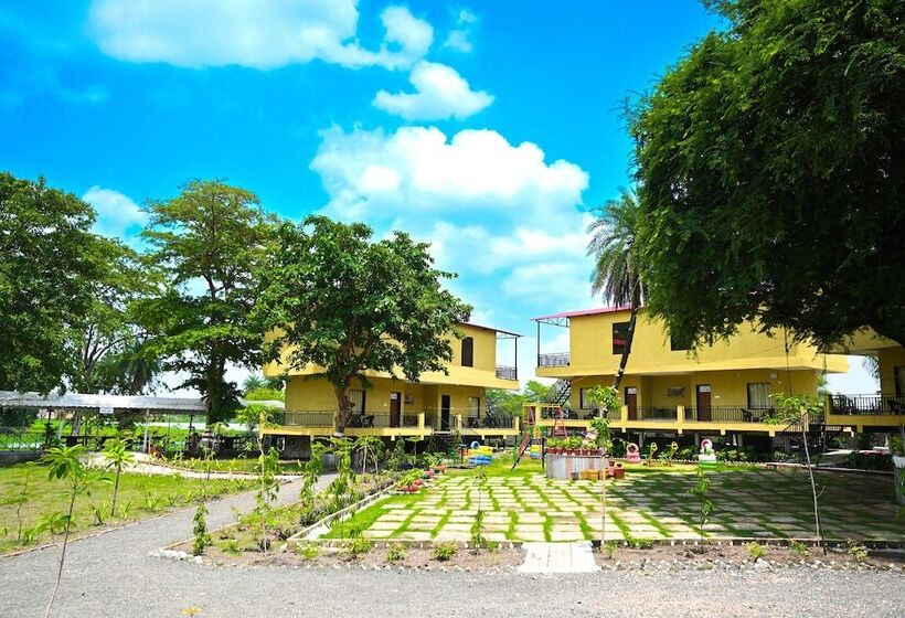 בית מלון כפרי Tgi Insignia Resort & Villa's