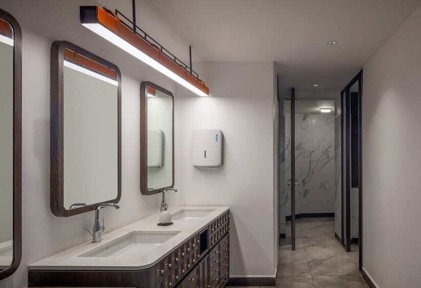 בית מלון כפרי The George Penang by The Crest Collection