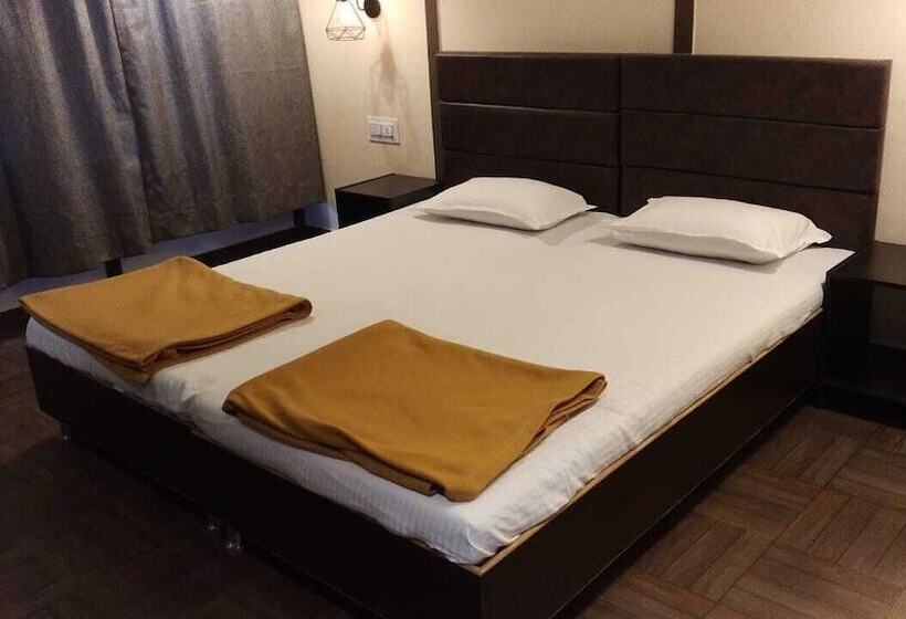 فندق The Woods Homestay