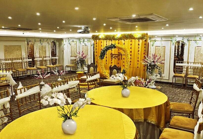 Отель Town Pallace Inn