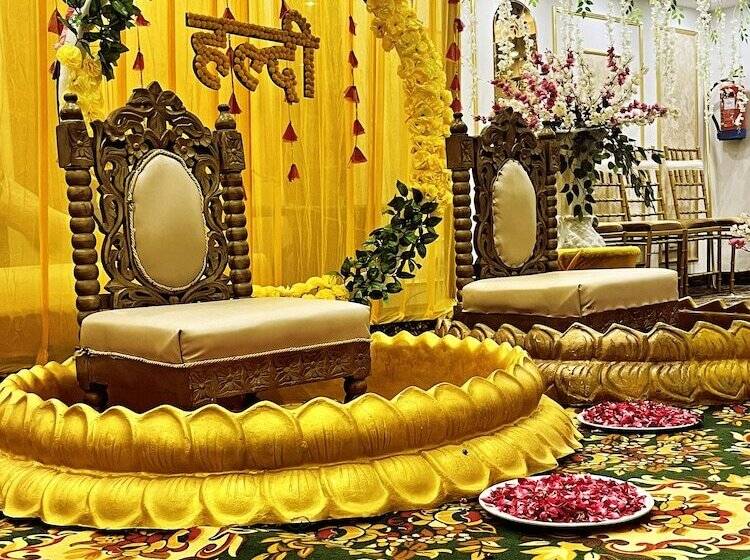 Отель Town Pallace Inn