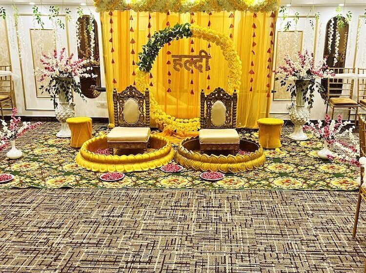 Отель Town Pallace Inn