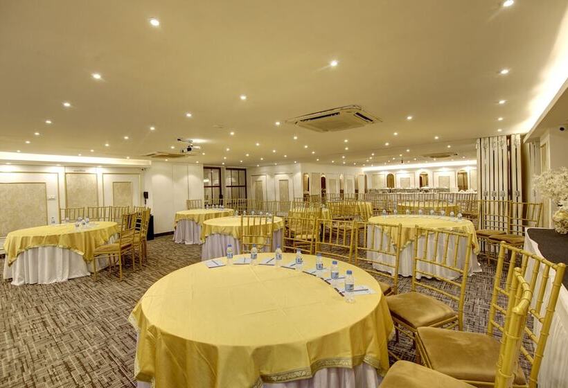 Отель Town Pallace Inn