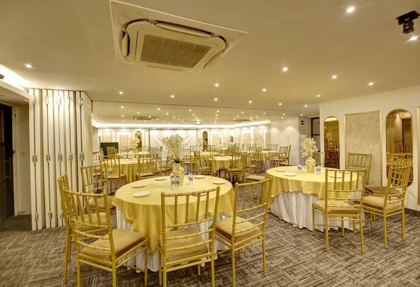 Отель Town Pallace Inn