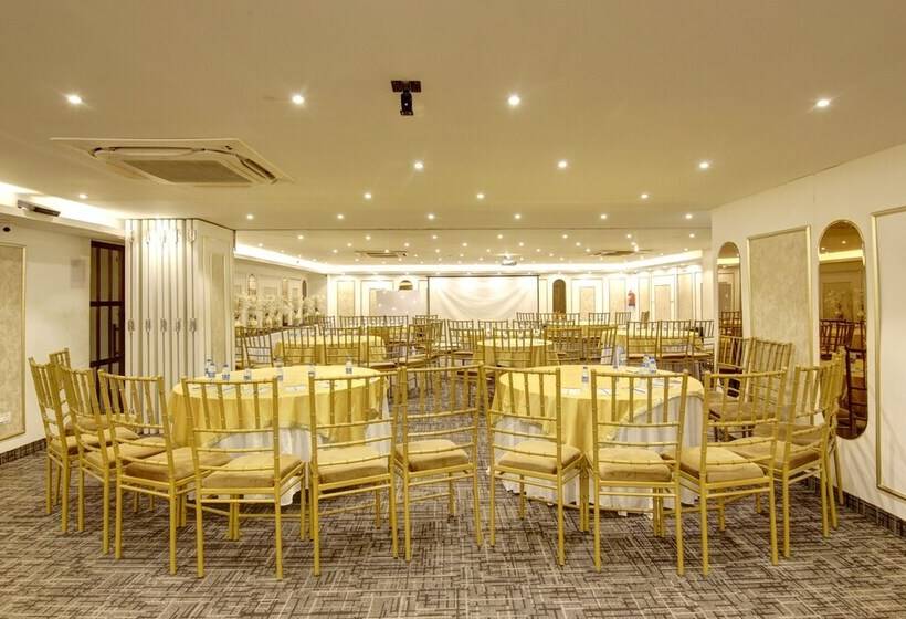 Отель Town Pallace Inn