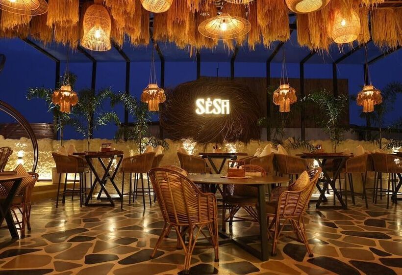 Отель Town Pallace Inn