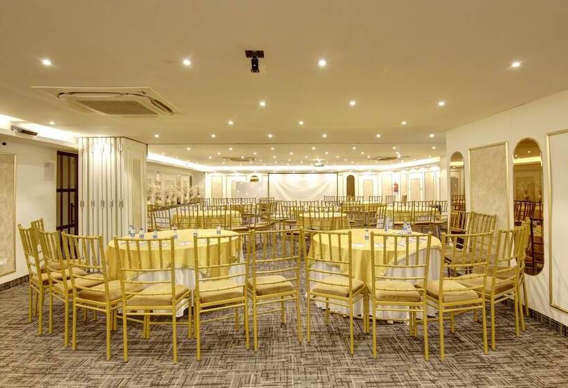 Отель Town Pallace Inn