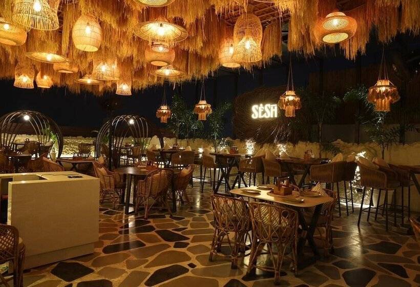 Отель Town Pallace Inn