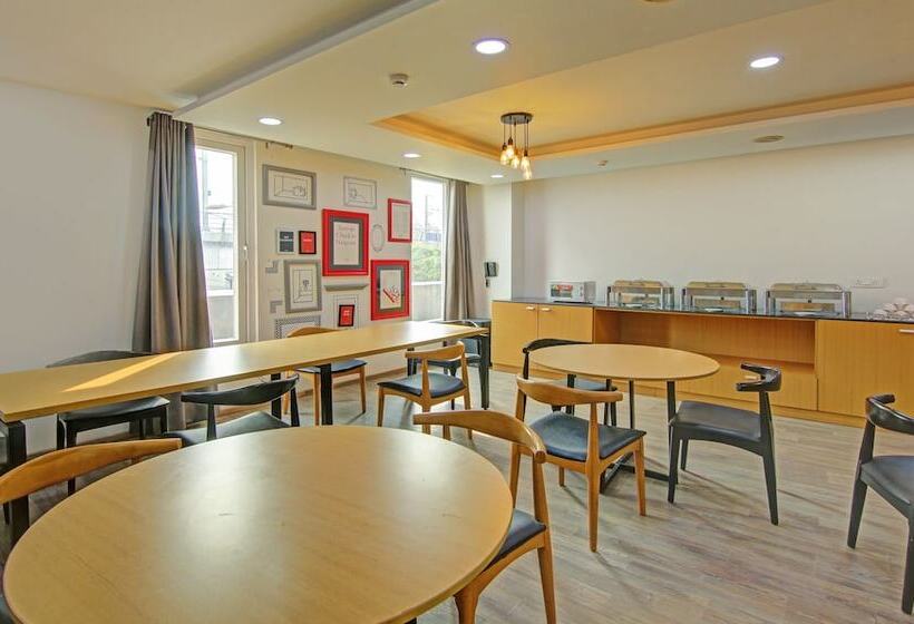 Отель Town Pallace Inn