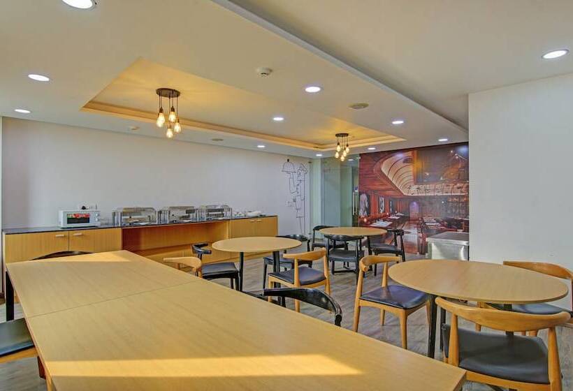 Отель Town Pallace Inn