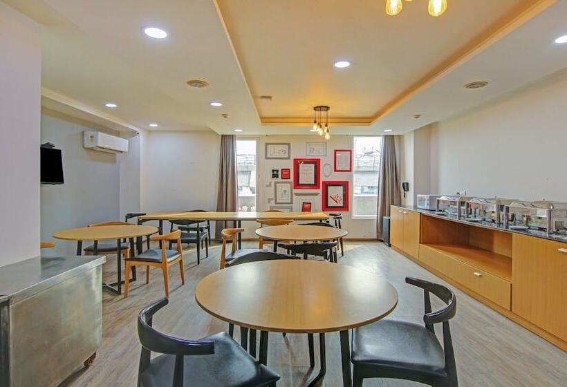 Отель Town Pallace Inn