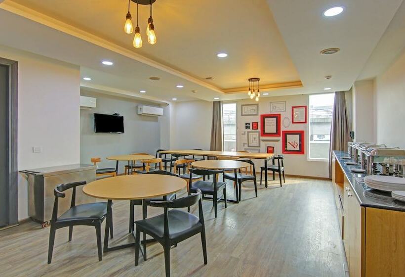 Отель Town Pallace Inn