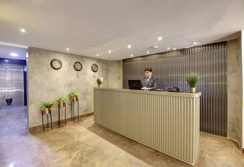 Отель Town Pallace Inn