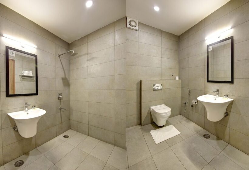 Отель Town Pallace Inn